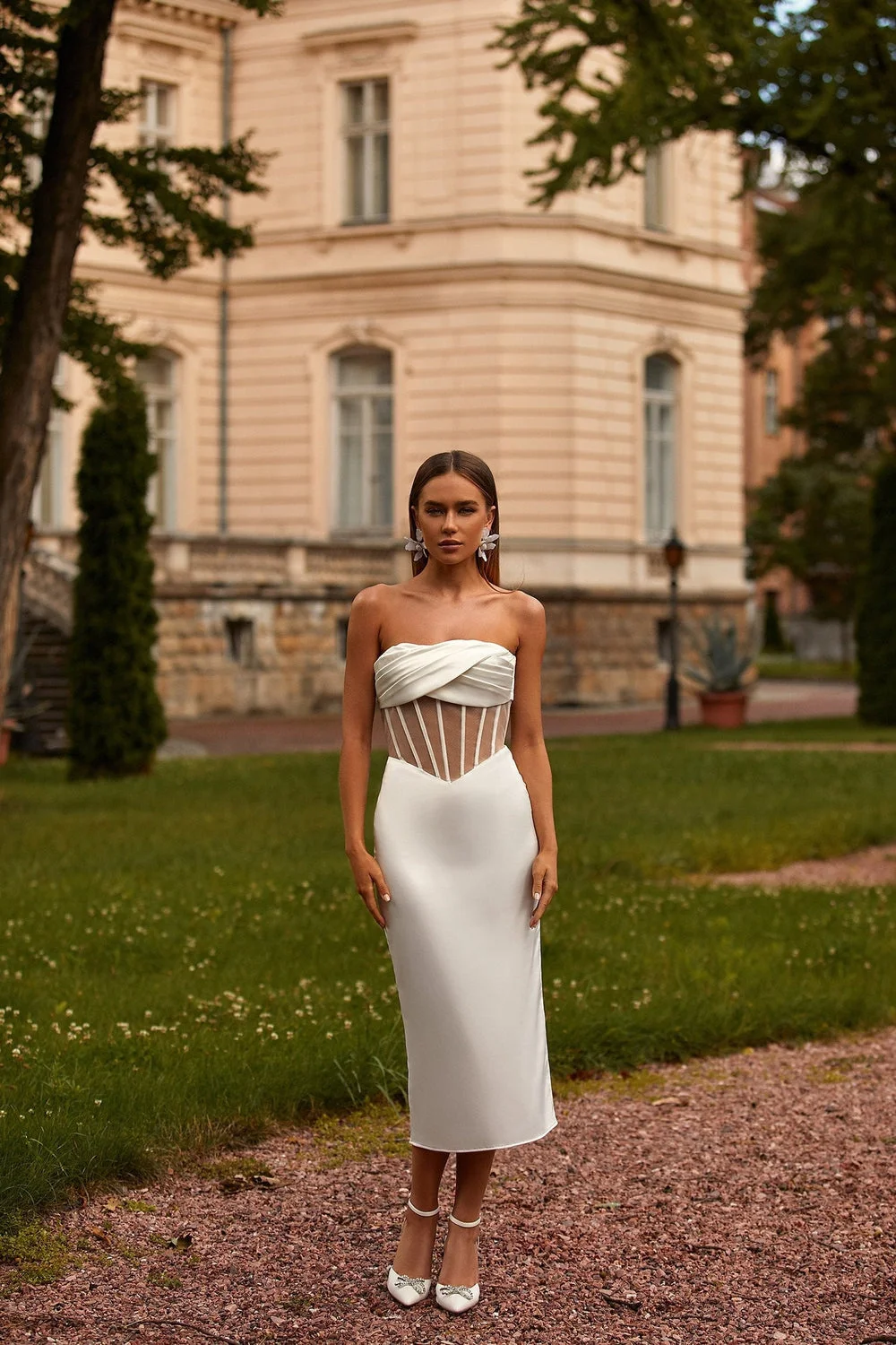 ชุดแต่งงานสีขาวแบบพลีททรงเข้ารูปสไตล์เกียวโต สายเดี่ยวเปิดไหล่ ชุดราตรีออกงานยาว