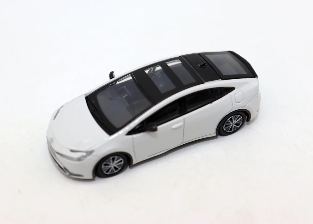 New PARA 1:64 Prius 2023 Diecast Alloy Toy Cars Simulation Model By PARA64 For Collection gift