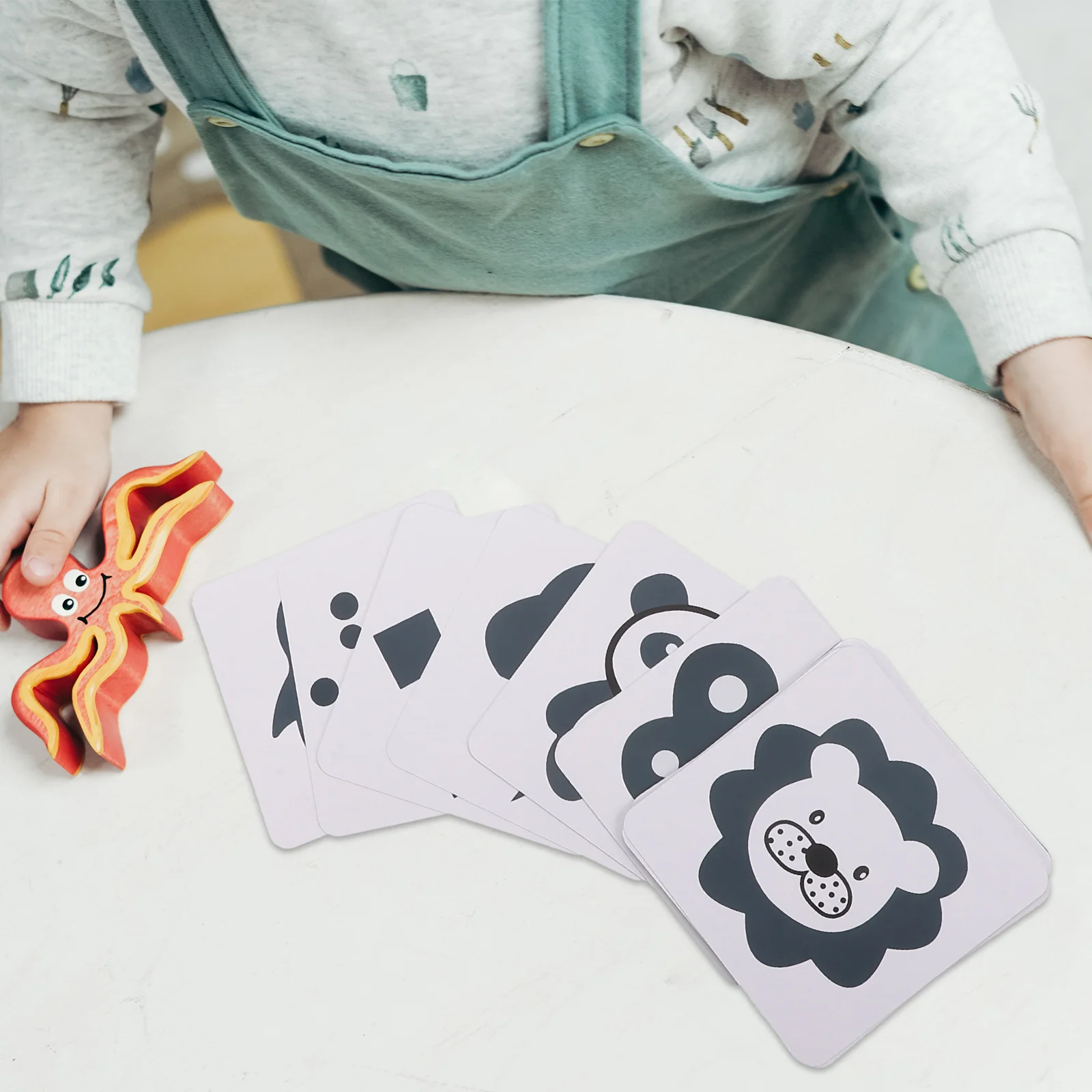 2 セットベビーフラッシュカード視覚刺激カード高コントラストカラー認知トレーニング新生児学習開発カード