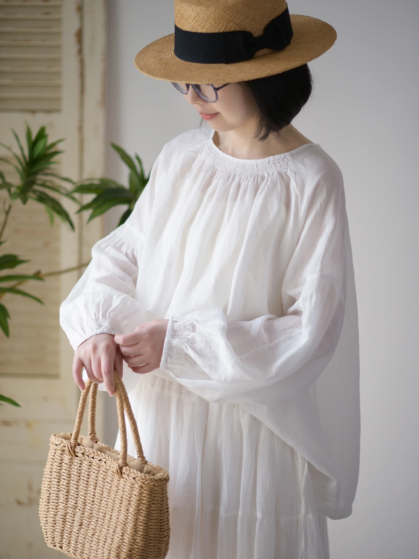 

Loose Fit Japanese Style Linen Shirt Drawstring Lantern Sleeve Large round Neck Pullover Women's Comfortable Breathable Top