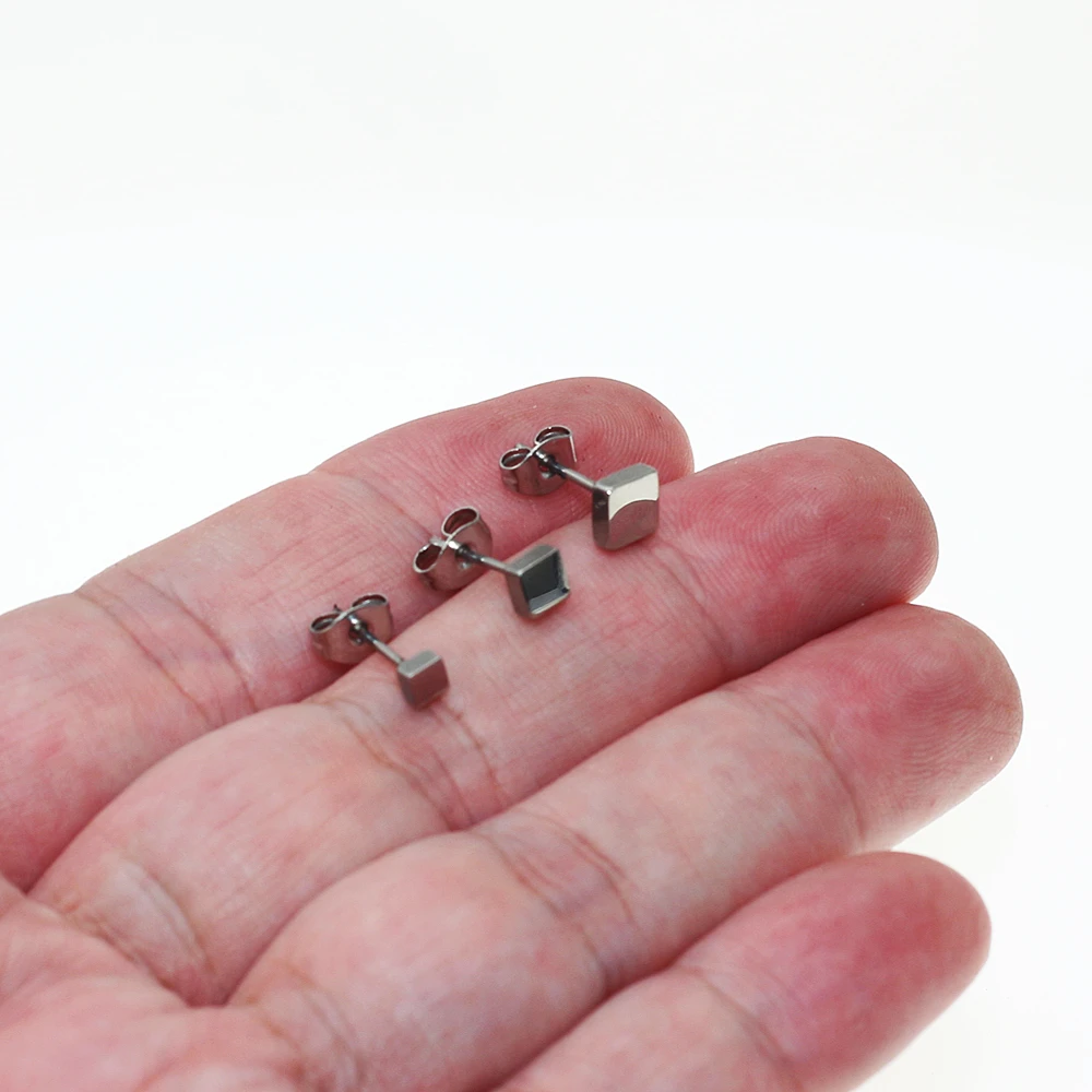 Edelstahl-Quadrat-Ohrringe mit polierter Stahloberfläche, 3/4/5 mm, farbecht, hypoallergen, Schmuck – Detail 4