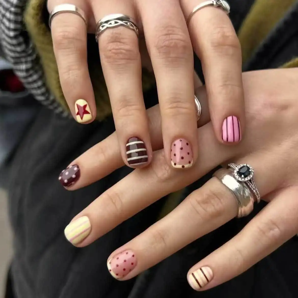 24PCS Short Square Press on Nails Red Yellow Pink Star Stripe Polka Dot Print Retro Sweet Y2K Style Glossy Reusable False Nails