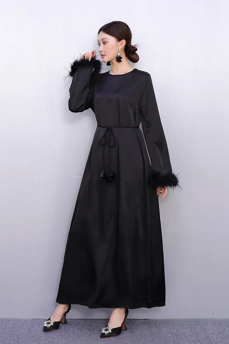 2025 Winter Elegante Lose Satin Feder Hülse Lange Kleider Frauen Casual Kleid Großhandel J2132