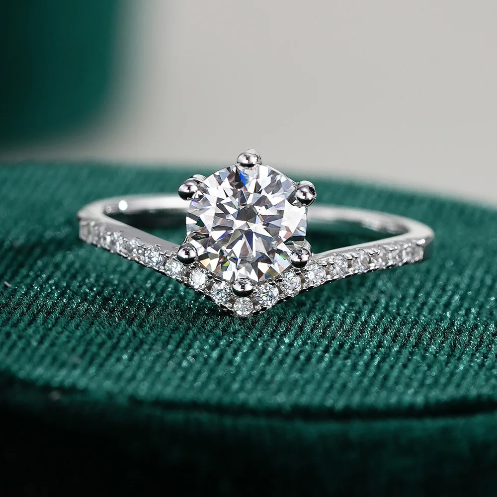 

18k White Gold Moissanite Ring Fashion Women's Rings Six-Claw Classic 1 Carat Diamond Ring V-shaped Platinum Pt950 Fine Jewelry