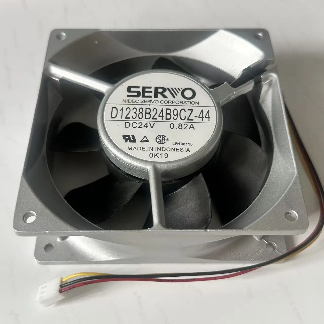 

Вентилятор охлаждения сервера SERVO D1238B24B9CZ-44 DC 24V 0.82A 120x120x38мм, 3-проводной