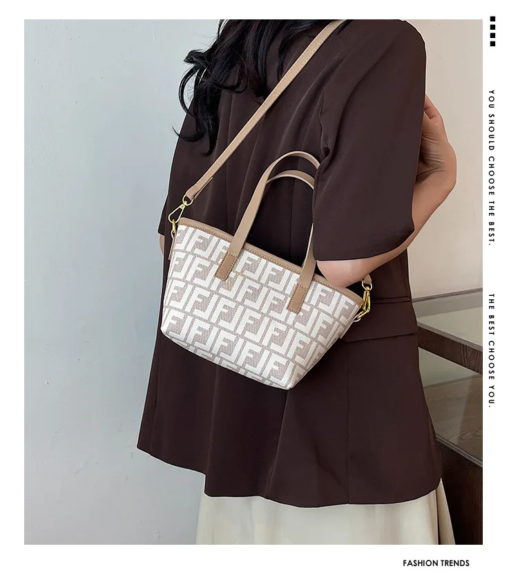 

‌2025 New Light Luxury Bucket Bag - Retro Vegetable Basket Shoulder Bag for Women (Fashion Handbag & Versatile Messenger Purse)‌