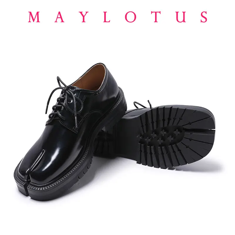 

Split Toe Shoes Tabi Men's Leather Shoes Slip On/Lace Up Single Shoes Soft Leather Solid Color Casual women and Men Shoes