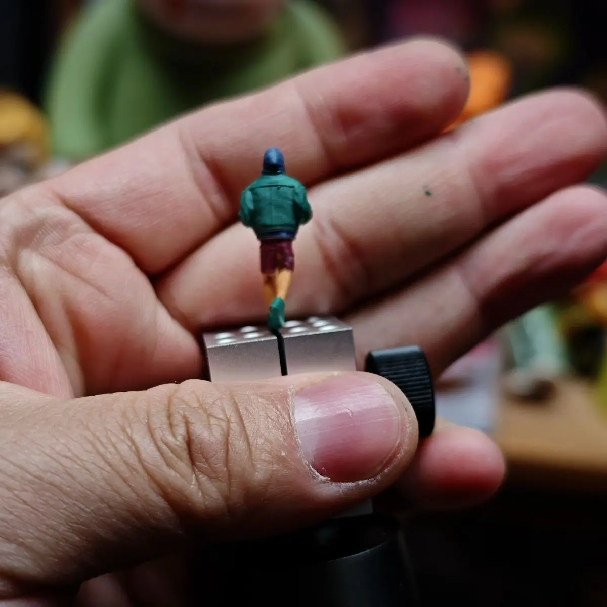 Figurine statique en résine peinte à la main, modèle à capuche pour homme, Diorama de voiture, DIY, 1/64