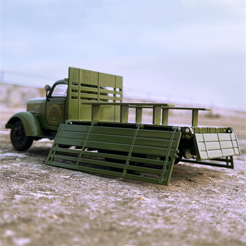 1/28 Alloy Tactical Truck Model Diecast Metal Military Transport Vehicle Model Armored Car Model Sound and Light Kids Toys Gifts