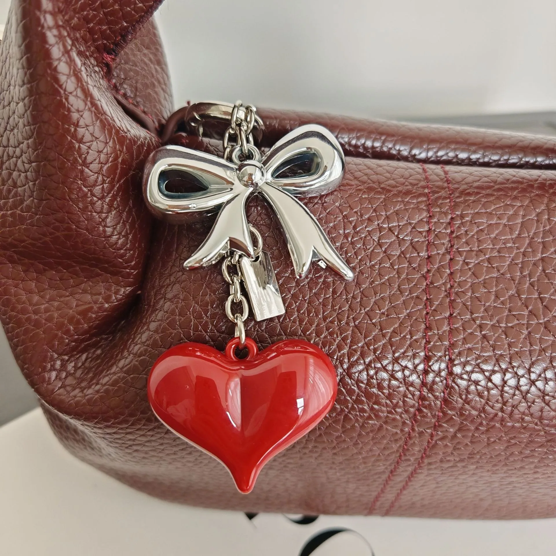 Cute Love Bow Pendants Suitable for Bags Women's Handbags, Shoulder Bags, Small Accessories Bag Accessories
