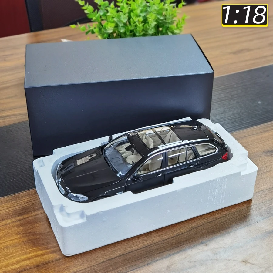 NOREV (OEM) 1:18 FOR BMW 550i F11 Crock BMW 5 Series station wagon Car model Metal static decoration holiday gift