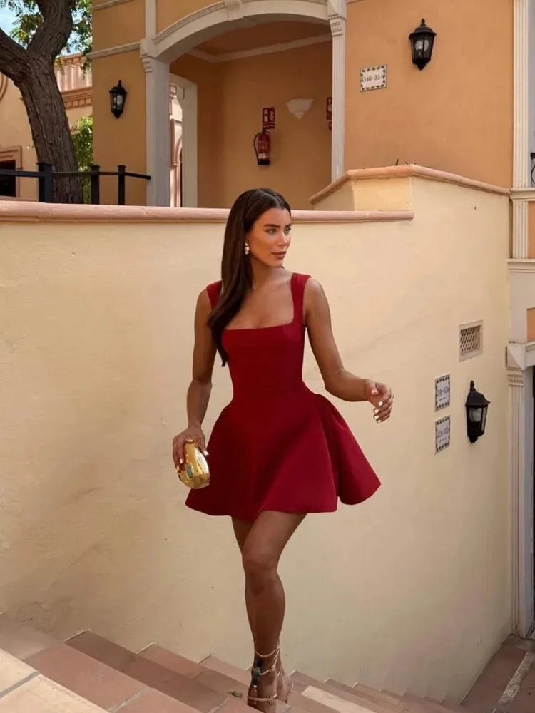 فستان أحمر لحفلات عيد الميلاد للنساء موضة بياقة مربعة بدون أكمام فساتين ضيقة على شكل حرف a مثيرة بدون ظهر فستان بدون أكمام 2025