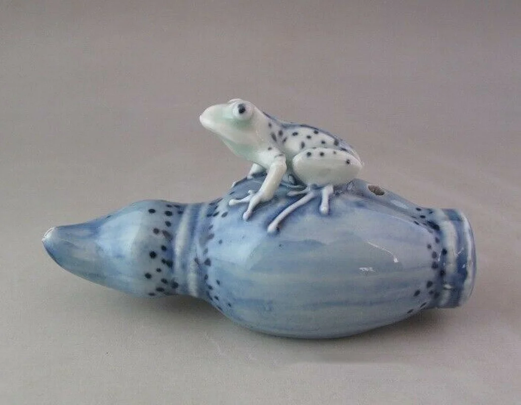 

4.09" Old Chinese Blue and White Lotus Root Figurine Porcelain Water Dropper