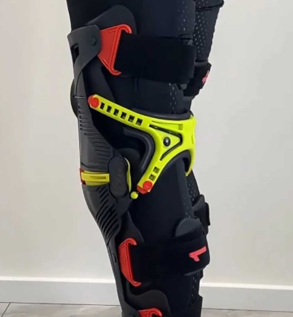 

Motorcycle Protective Kneepad for Off-Road and Highway Riding with Mechanical Leg Protection and Exoskeleton Guards
