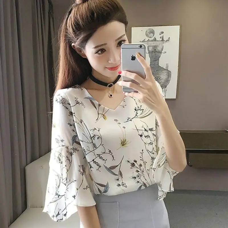 Women Summer Fashion Loose Little Fresh Floral Large Size V-neck Short Sleeve Chiffon Shirt Women Clothes Casual All-match Tops