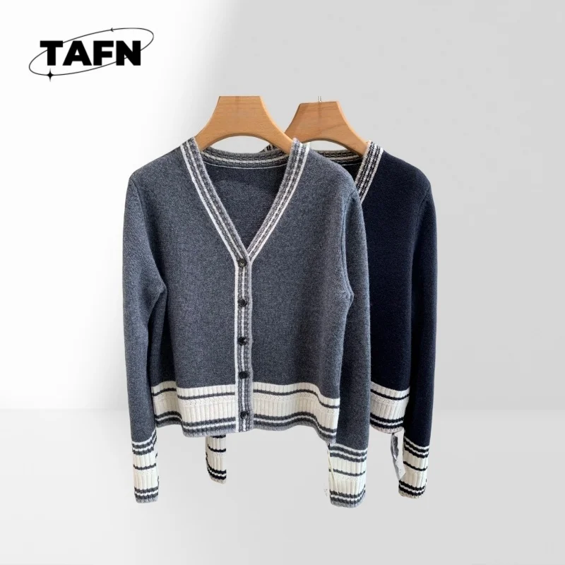 

Стильный вязаный свитер на пуговицах спереди, легкий и удобный зимний однотонный вязаный свитер для мужчин, модный AI0368