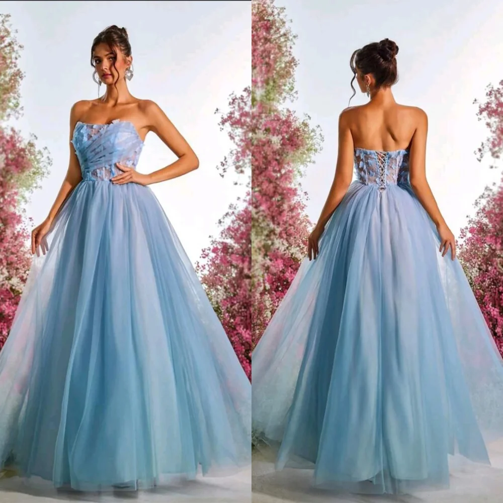 Maßgeschneiderte zarte blaue Tüll-Promi-Kleider, elegante trägerlose Applikationen, Kontrastfarbe, Schnürung am Rücken, Vestido De Noche
