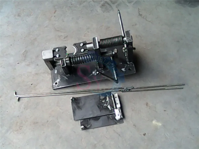 Prezzo all'ingrosso Macchina per la rimozione manuale della pelle di anacardi a mano piccola commerciale economica / Attrezzatura per sbucciare la rottura dell'anacardi a mano