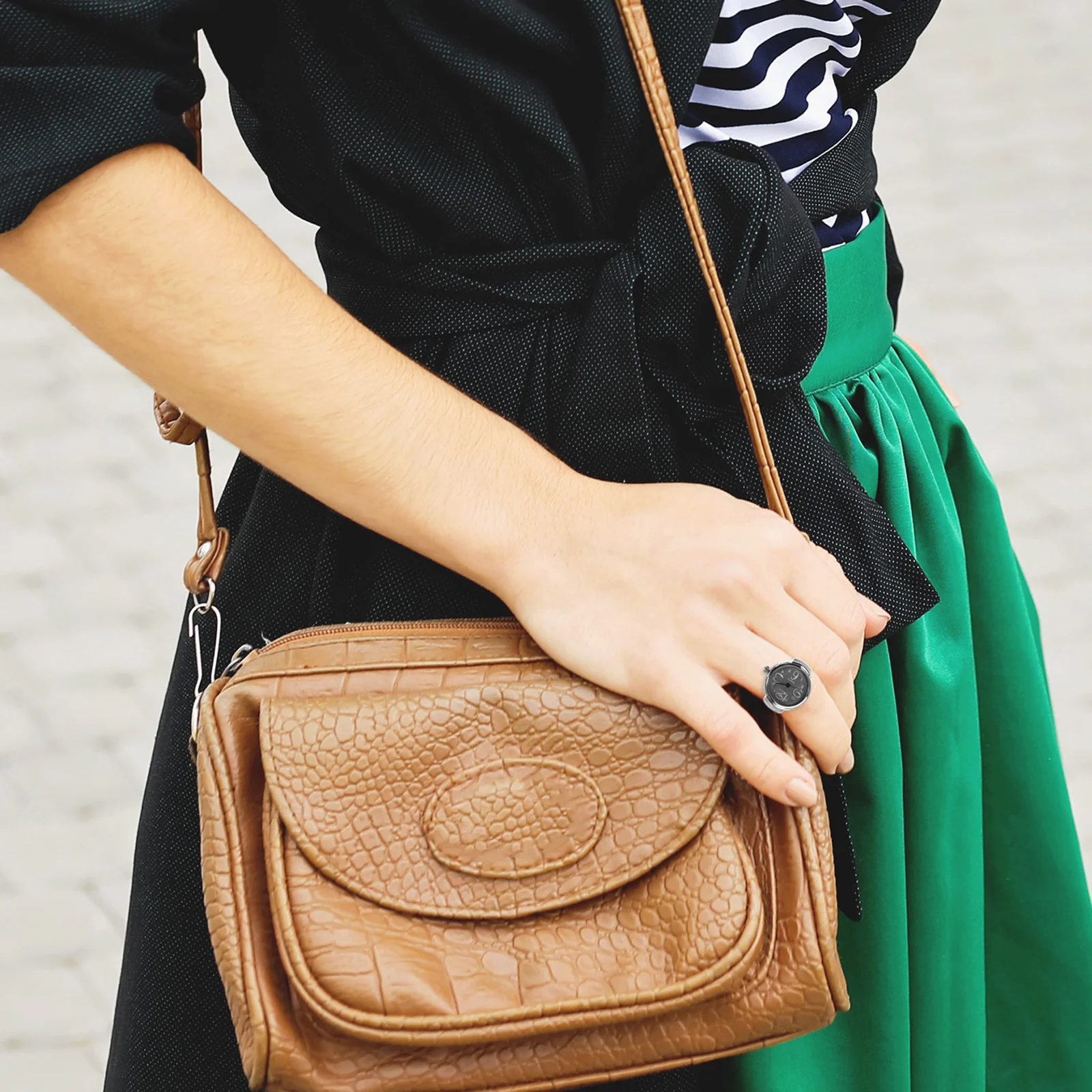 2 قطعة ساعة للنساء أنيقة صغيرة كوارتز إصبع ارتداء الوقت عرض ملحق أرقام كبيرة واضح القراءة مريحة استخدام حلقة