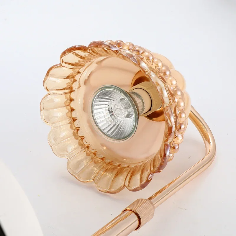 يمكن للإحساس المميز رفع مصباح ذوبان الشموع الأوروبية، ومصباح مكتبي لناشر غرفة النوم