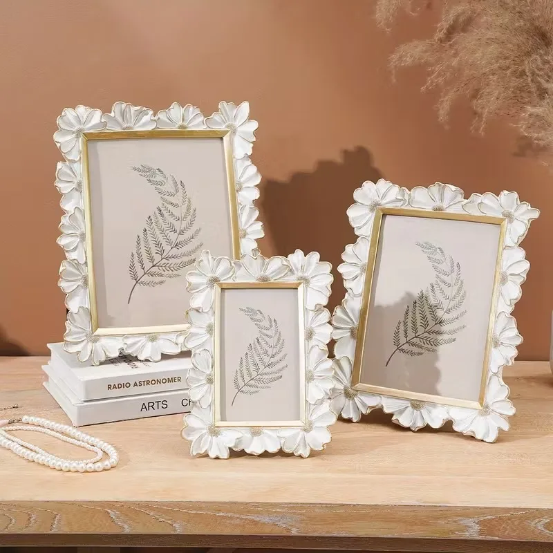 

Resin white photo frame with gold border and 3D daisy pattern decoration square photo display frame