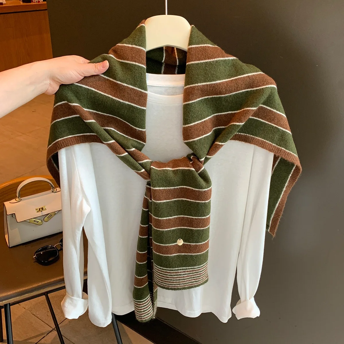 2026 Striped Shawl Wrap Women Autumn Winter Warm Soft Neck Warmer Stole Korean Style Long Lightweight Elegant Gift Fashion Daily