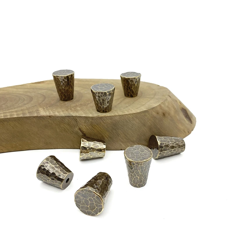 2-pcs-lote-antique-hammered-brass-knobs-para-dresser-bronze-cabinet-handles-cozinha-moveis-porta-puxa