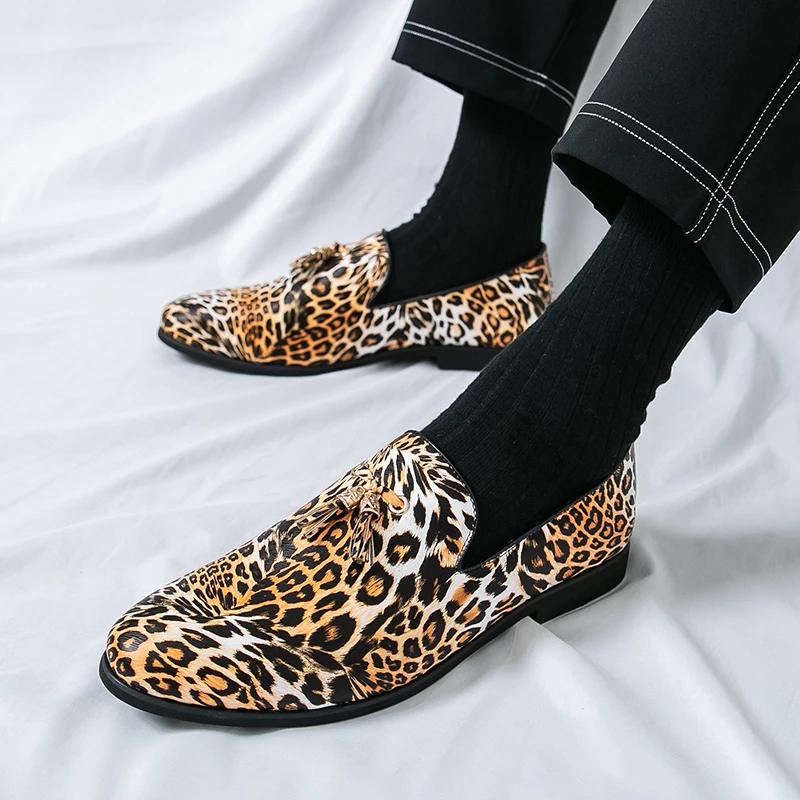 

Кожаные тапочки для мужчин, туфли-лодочки 2025 года, мужские леопардовые летние тапочки для мужчин, повседневные домашние тапочки, мужские получешки, мужские сапато