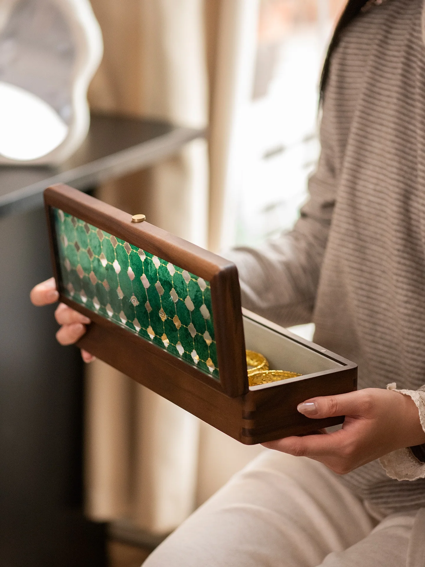 

Вместительный деревянный ящик для хранения, футляр для золотых и серебряных слитков, многофункциональная шкатулка для украшений с откидной крышкой