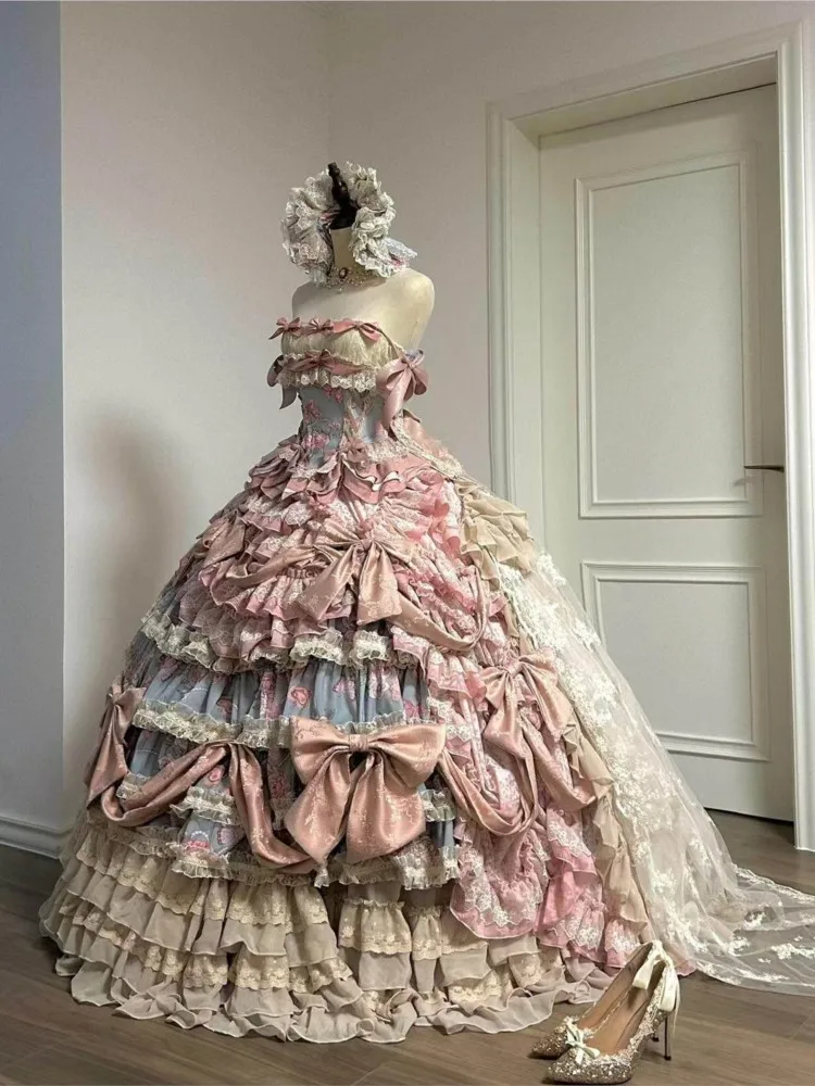 

A fashionable and cute plus-size wedding dress