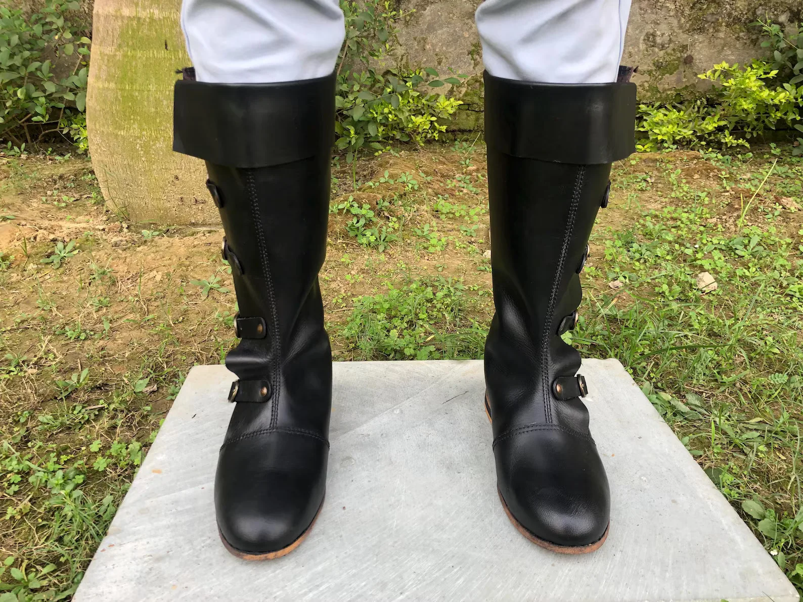 Unisex Vintage Piratenstiefel mit Manschette, vier Schnallen, kniehoch, Steampunk, Halloween, Karneval, Cosplay, Bühnenkostüm, Schuhwerk – Detail 15