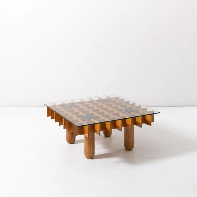 طاولة قهوة من الخشب الصلب على طراز العصور الوسطى، غرفة المعيشة، شقة صغيرة من الرياح وابي سابي، طاولة حافة زجاجية مربعة بسيطة وحديثة