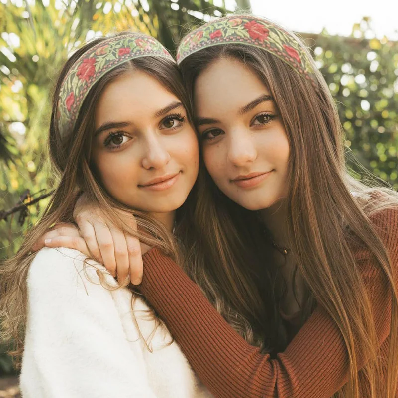Diadema ancha de tela simple floral de estilo étnico de alta gama con bordado de rosas