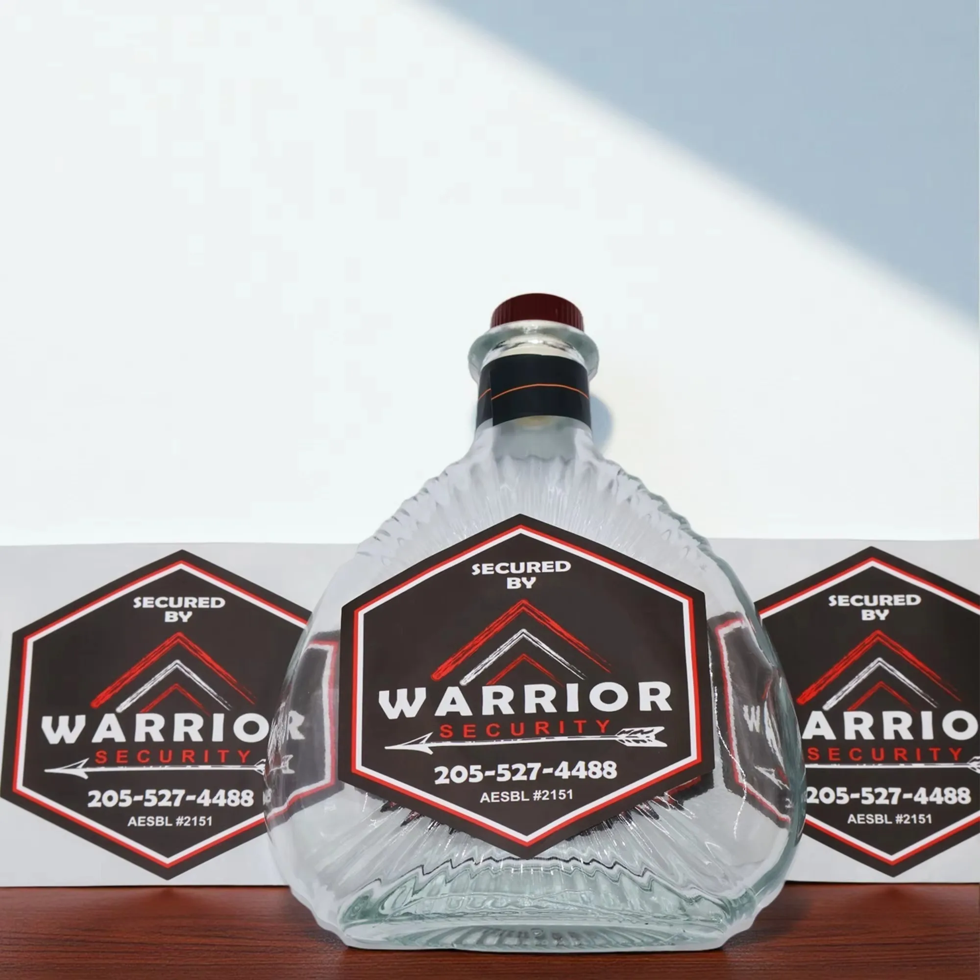 ملصقات زجاجات النبيذ الفاخرة المخصصة | طباعة من رقائق الأشعة فوق البنفسجية والذهبية | ملصقات تغليف ورق محكم مع شعار