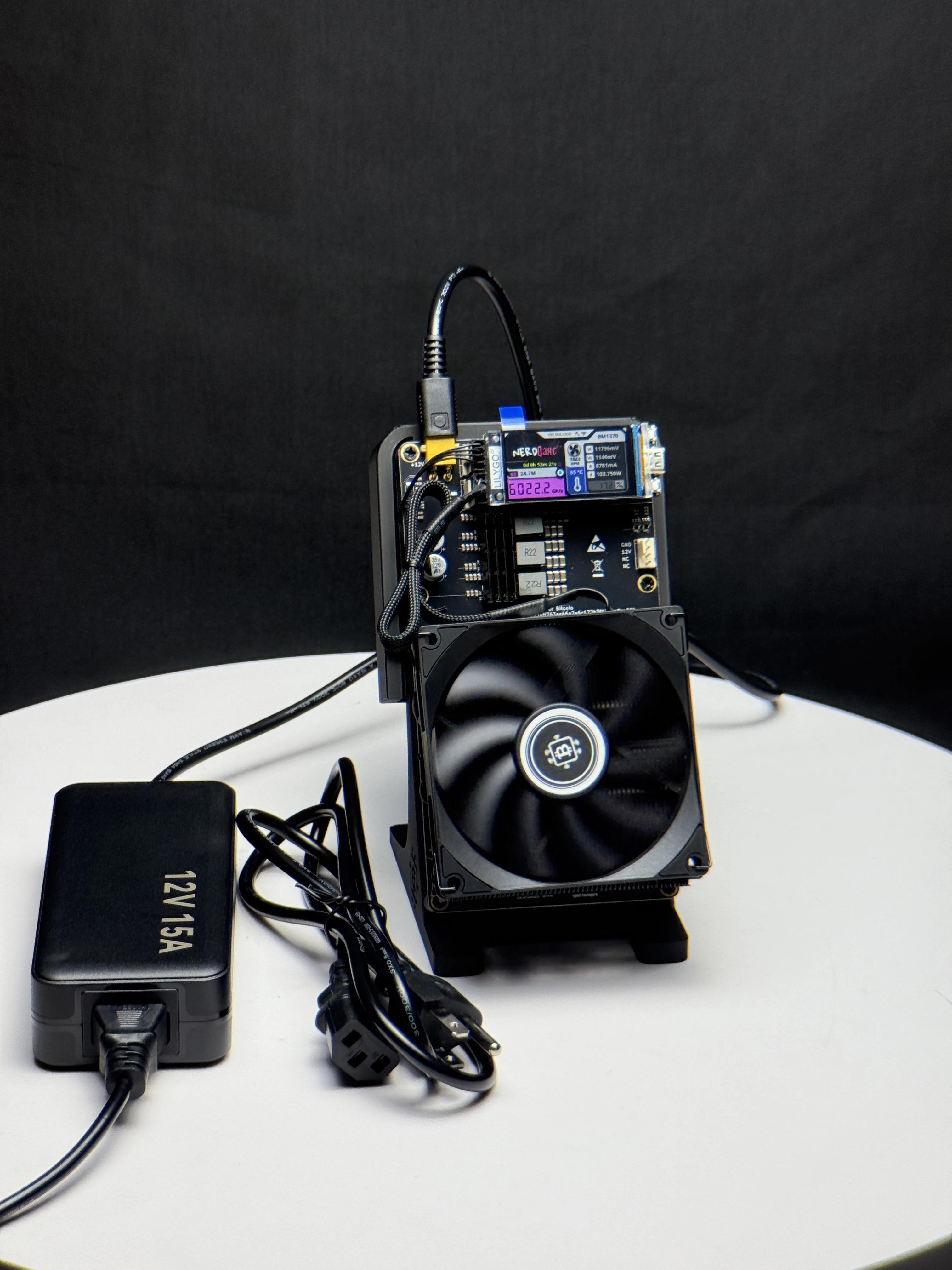 Nieuwe verbeterde NerdQaxe++ Rev 6.1 6T Blockchain Open Source Miner Professionele Crypto Mining Machine