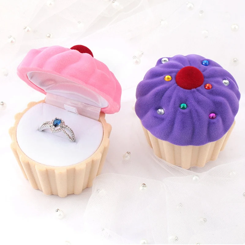 ABQR حامل صندوق هدايا كعكة جميلة صندوق مجوهرات صندوق خاتم زفاف مخملي لعرض الأقراط والقلادة والتغليف، وردي