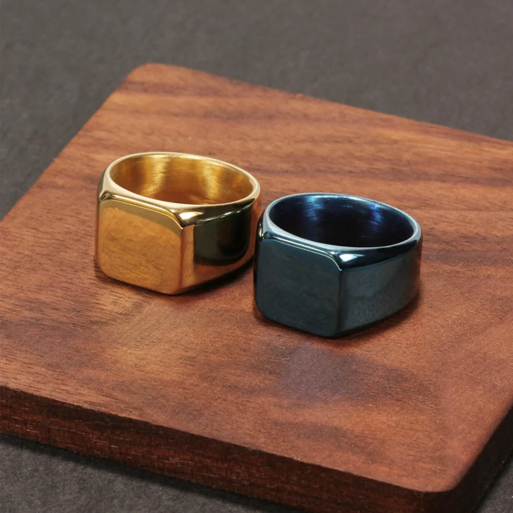 Quadratischer Siegelring für mich, Vintage-Goldfarbe, Edelstahl, klobiger, polierter Statement-Ring, minimalistischer Schmuck – Detail 3