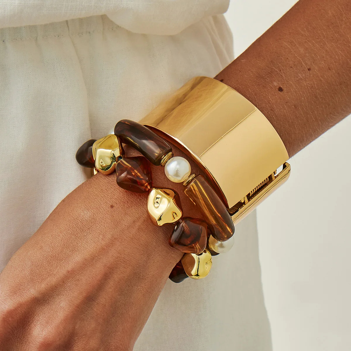 Amber smudged special-shaped beaded elbow bracelet, fashionable ins metal glossy spring wide bracelet
