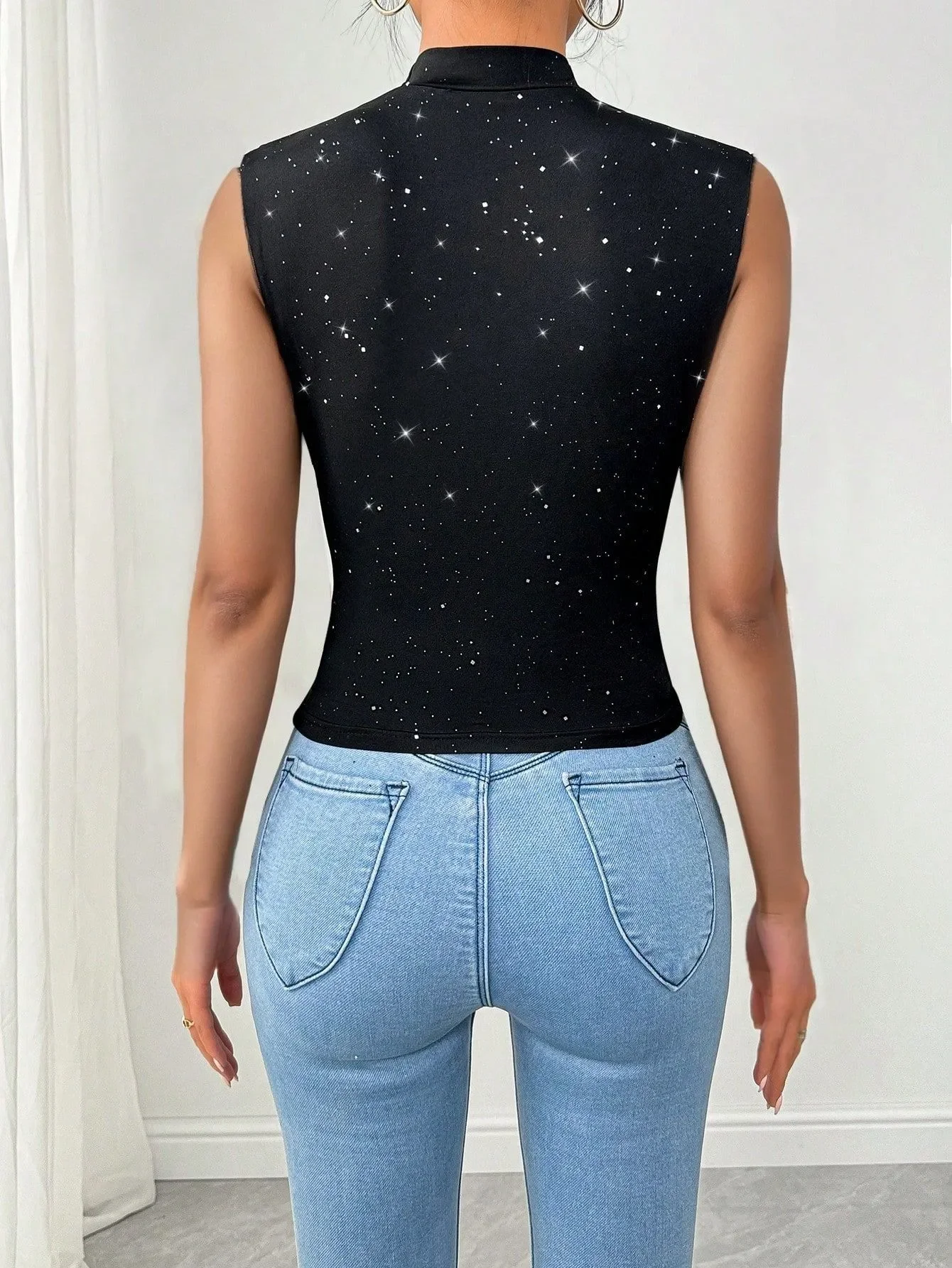 

European And American Fashion V-Neck T-Shirt Women'S 2025 Summer New Design Sense Sequin Decoration Sleeveless Top