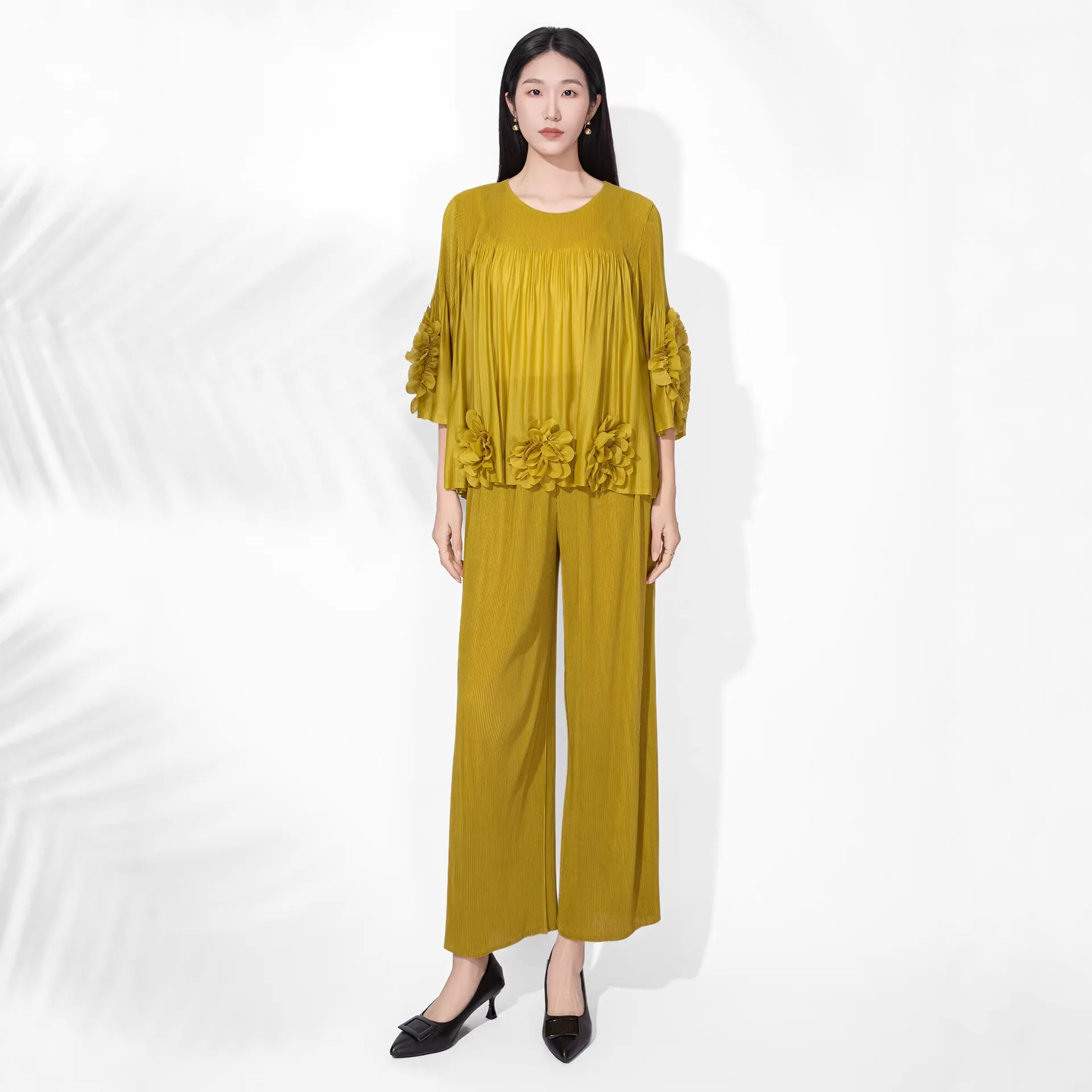 

Miyake Pleated Fashion Pants Suit for Women 2026 New Fashion Three-dimensional Flower Pullover Top Wide-leg Pants Two-piece Set