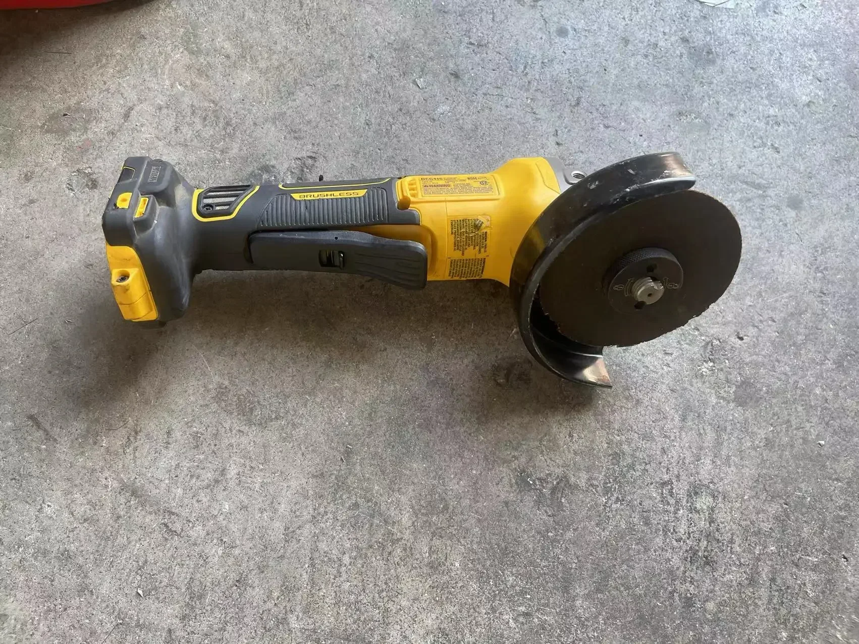 DeWalt DCG415B 20V MAX BL Li-Ion 4-1/2 in - 5 in Angle Grinder (Tool Only) .SECOND HAND