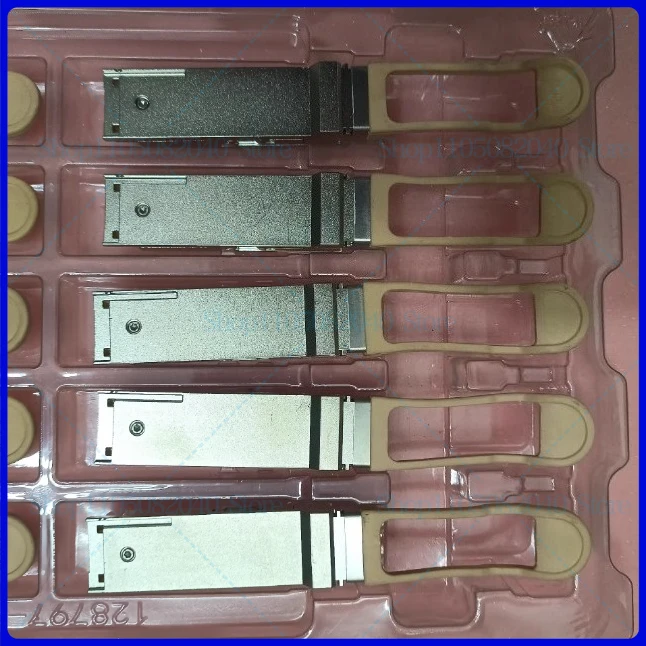 

Используется для модуля ARISTA QSFP-100G-SR4 XVR-10067-20 100G-SR4