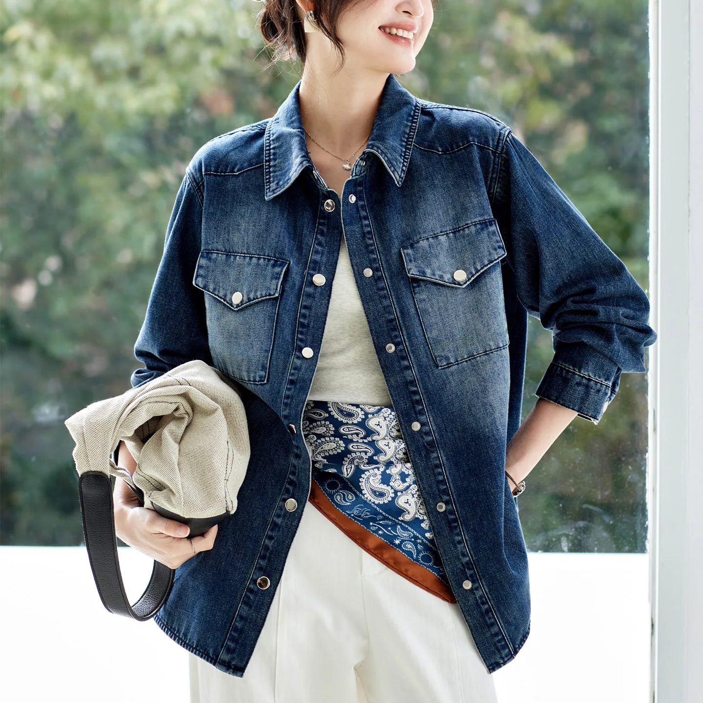 

Корейская джинсовая куртка-рубашка из хлопка свободного кроя с длинными рукавами для повседневной носки, женская, премиум-класса, модная, весенняя коллекция