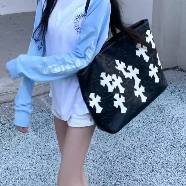 

Large capacity tote bag shoulder bag commuting bag, trendy design