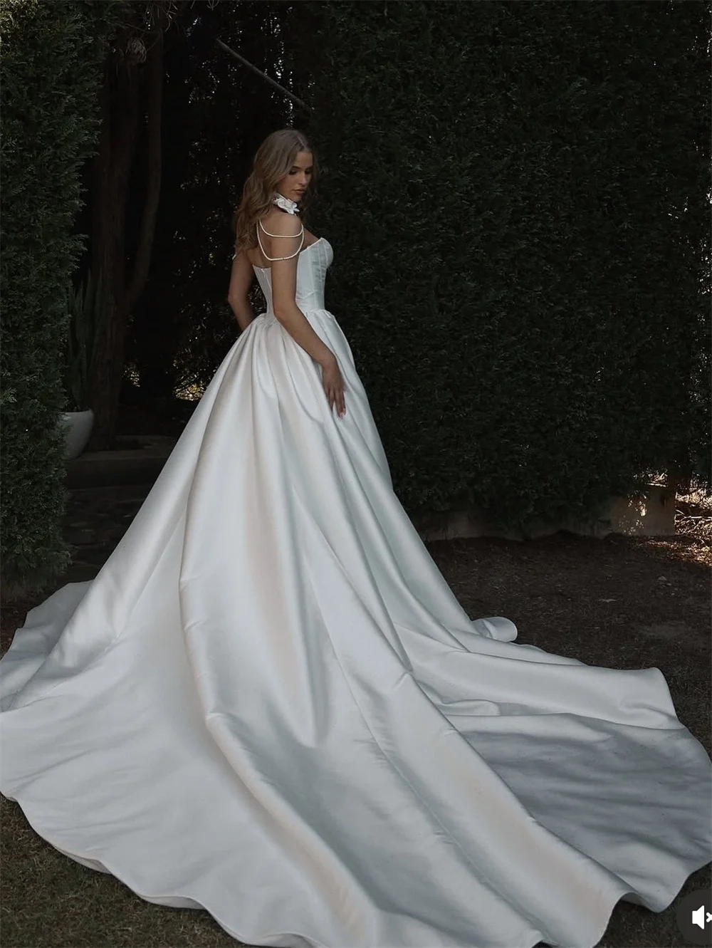 Vestidos de novia con escote corazón blanco personalizados de Tokio, vestidos de novia elegantes sin mangas, vestidos de novia de corte A con cremallera trasera 2025