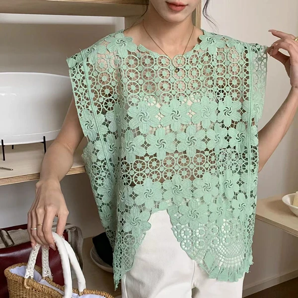 Retro Embroidered Shirt for Women\'s Sleeveless Vest Tops Summer Hollow out Crochet Lace Blouse