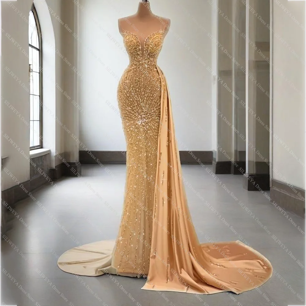 Abiti da sera opulenti a sirena di cristallo per le donne Elegante strascico laterale senza spalline con paillettes glitterate Perline Abiti da festa su misura