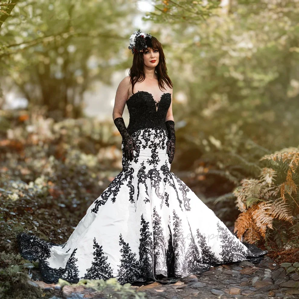 White Black mermaid Wedding Dress Sweetheart Corset Long Vintage Gothic country Bridal Gowns Lace Appliques Customized