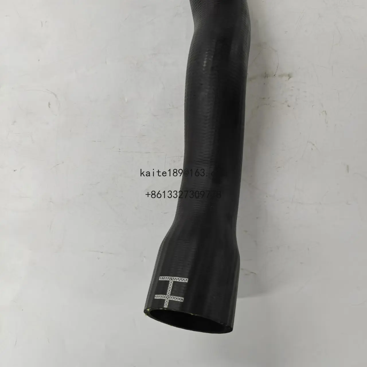 Оригинальный шланг интеркулера SAIC MAXUS T60 2.8T C00047882 Продукт