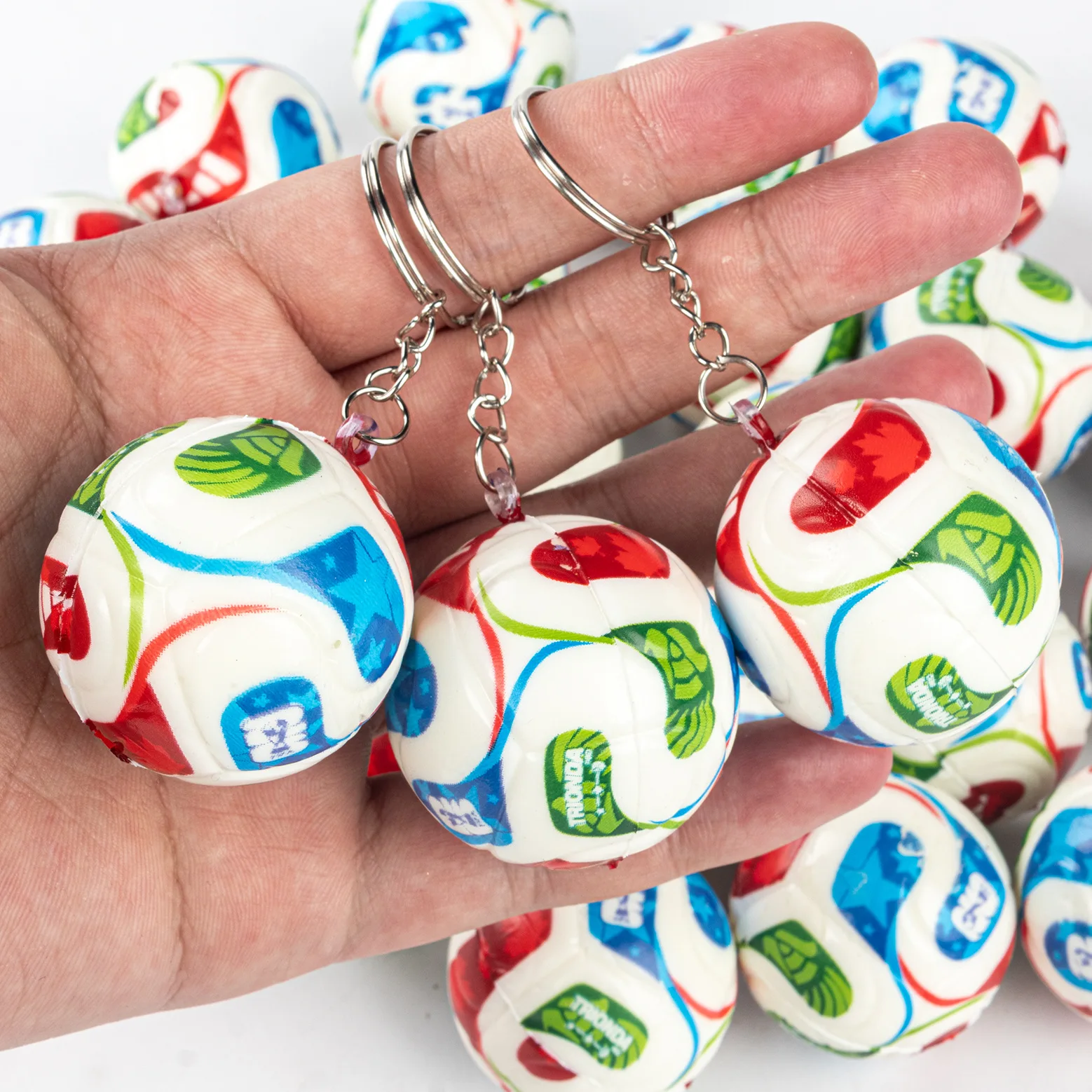 

Мягкий брелок-футбольный мяч с медленным восстановлением формы, издание 2026 года, антистрессовый подарок для болельщиков, украшение для автомобиля